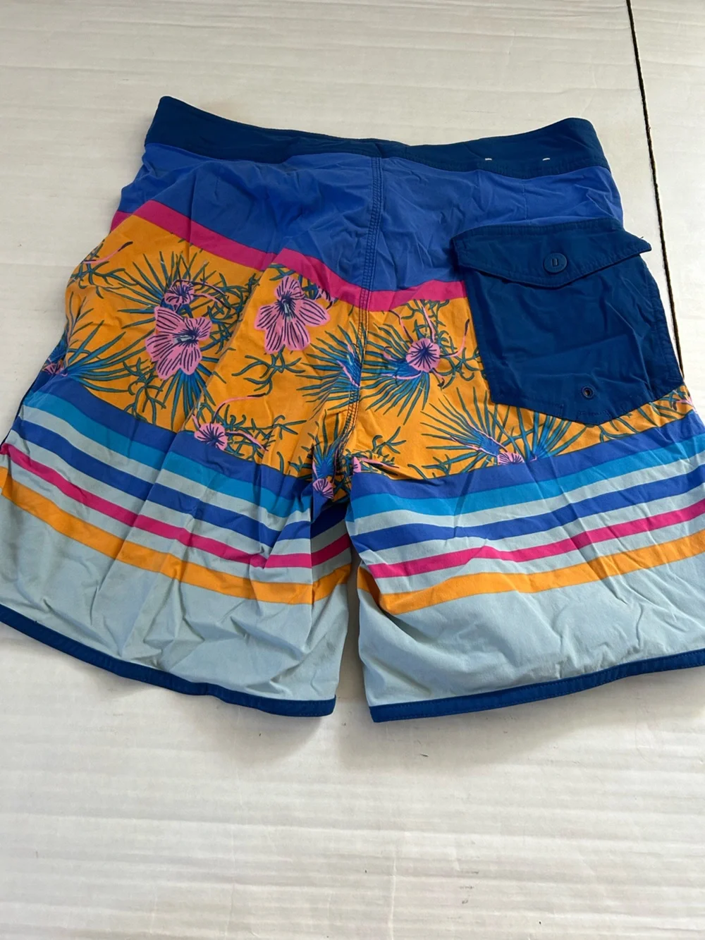 Patagonia Dogfish Head Beer Men’s Floral and Striped Board Shorts Size 32